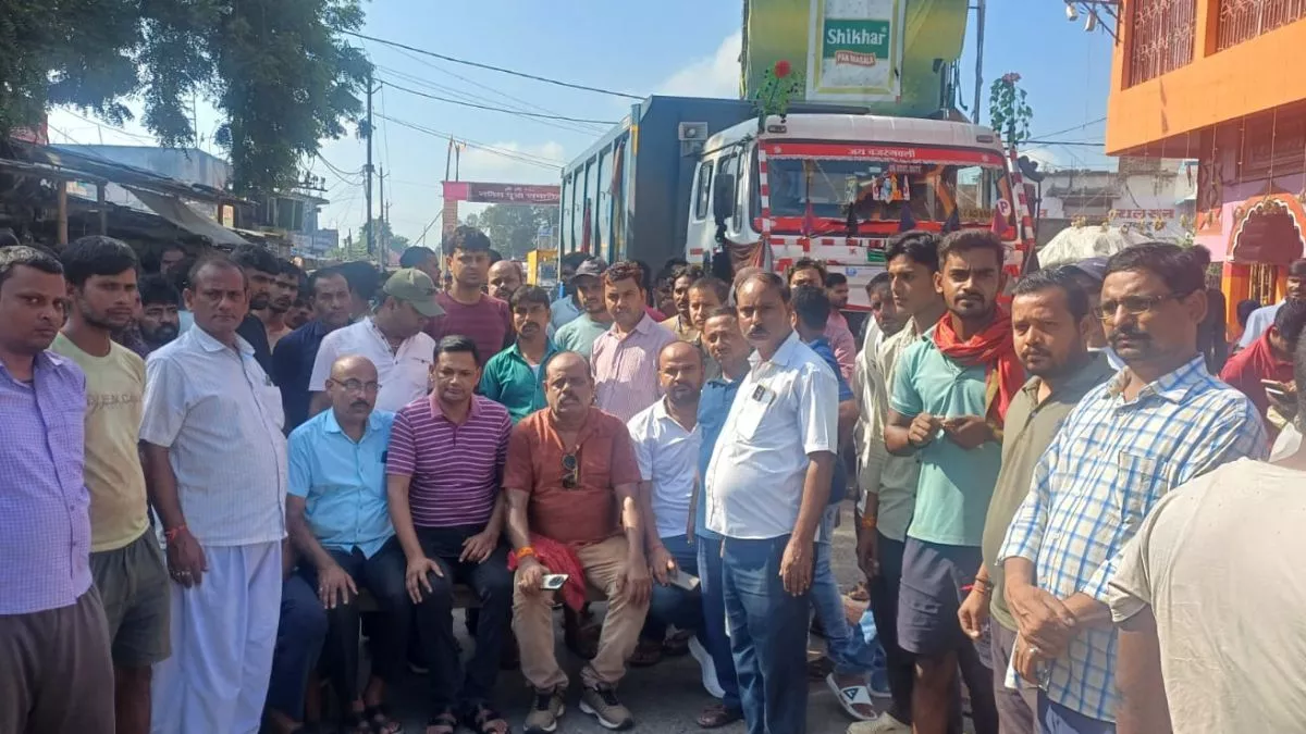 बिहार के बांका में स्वर्ण कारोबारी की गोली मारकर हत्या, नाराज व्यापारी विरोध प्रदर्शन पर उतरे