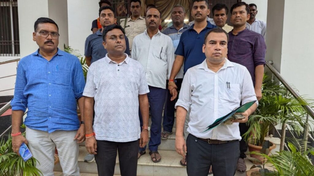 बिहार के घूसखोर शिक्षा पदाधिकारी और राजस्व कर्मचारी हुआ अरेस्ट, रिश्वत लेते निगरानी ने किया गिरफ्तार