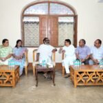 हेमंत सोरेन ने मिले झारखंड कांग्रेस के प्रभारी, नेमरा में शिबू सोरेन को दी गई श्रद्धांजलि