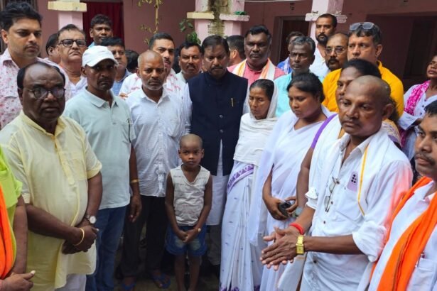 जयराम महतो के बाद अब सूर्या हांसदा के गांव पहुंचे BJP के 7 बड़े नेता, फर्जी केस में किया गया एनकाउंटर, मामले की हो CBI जांच 4 जयराम महतो के बाद अब सूर्या हांसदा के गांव पहुंचे BJP के 7 बड़े नेता, फर्जी केस में किया गया एनकाउंटर, मामले की हो CBI जांच