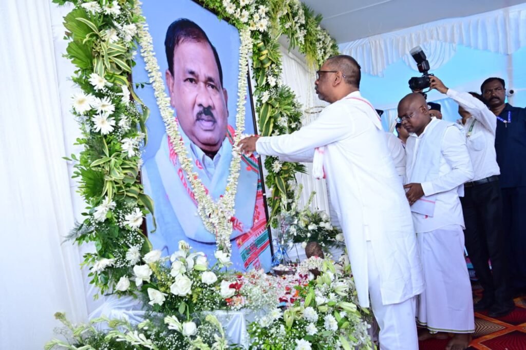 धोड़ाबांधा में पूर्व शिक्षा मंत्री रामदास सोरेन का संस्कार भोज, राज्यपाल संतोष गंगवार और मुख्यमंत्री हेमंत सोरेन हुए शामिल 2 GzgwXoobkAkaJ8c