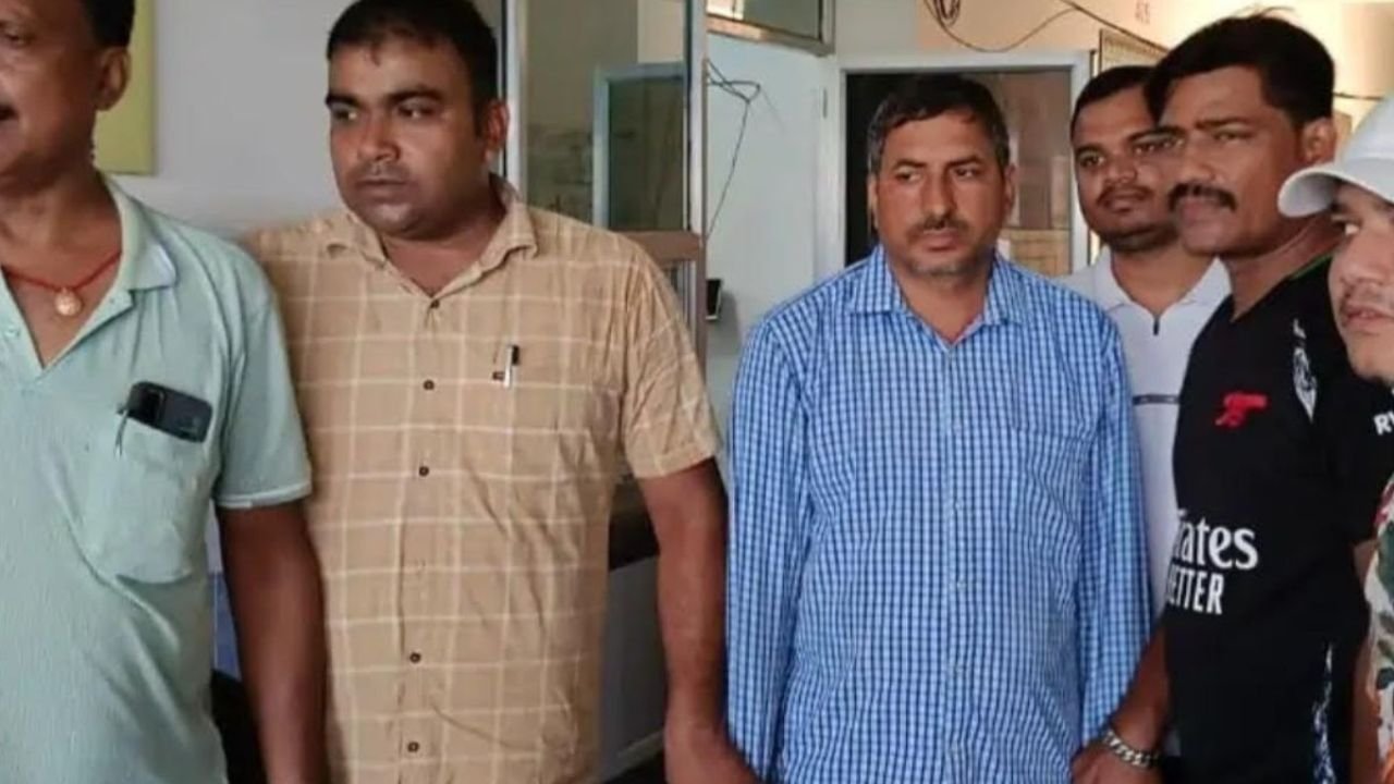 बिहार में स्वास्थ्य विभाग के मैनेजर को विजलेंस ने घूस लेते रंगे हाथ पकड़ा, आशा बहाली के नाम पर ले रहा था रिश्वत