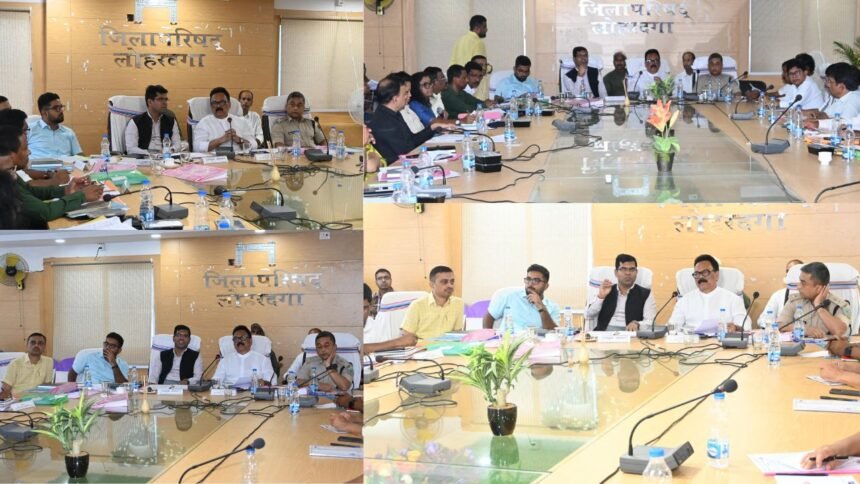 सांसद सुखदेव भगत ने अधिकारियों के साथ की लोहरदगा में बैठक, अतिक्रमण और वाहन चेकिंग अभियान को लेकर दिये निर्देश