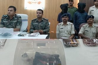 सारंडा जंगल से दो कुख्यात नक्सली गिरफ्तार,हथियार और विस्फोटक बरामद, 40 से अधिक वारदातों में था शामिल 21 सारंडा जंगल से दो कुख्यात नक्सली गिरफ्तार,हथियार और विस्फोटक बरामद, 40 से अधिक वारदातों में था शामिल