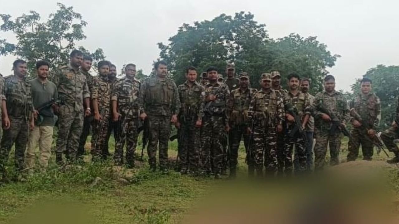 झारखंड में एनकाउंटर, पुलिस ने 15 लाख के इनामी PLFI कमांडर को मार गिराया, 5 जिलों में था आतंक