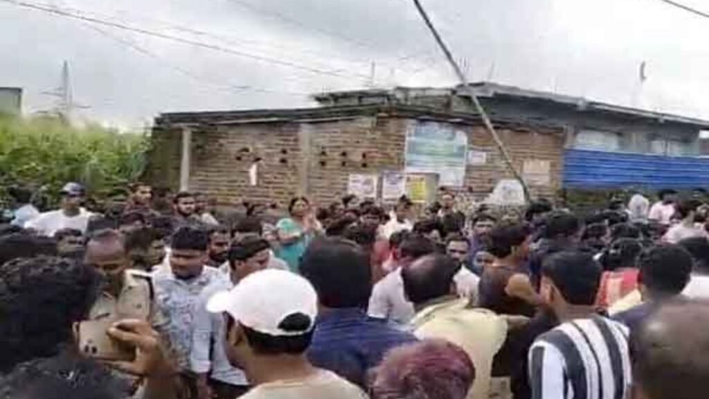 रांची में स्कूल जा रही मां-बेटी को ट्रक ने कुचला, नाराज लोगों ने सड़क जाम कर किया प्रदर्शन
