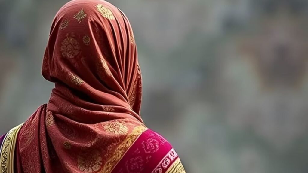बीपीएससी शिक्षिका पत्नी ने दो युवकों को बुला पति को खूब पिटवाया, थाने पहुंची शिकायत