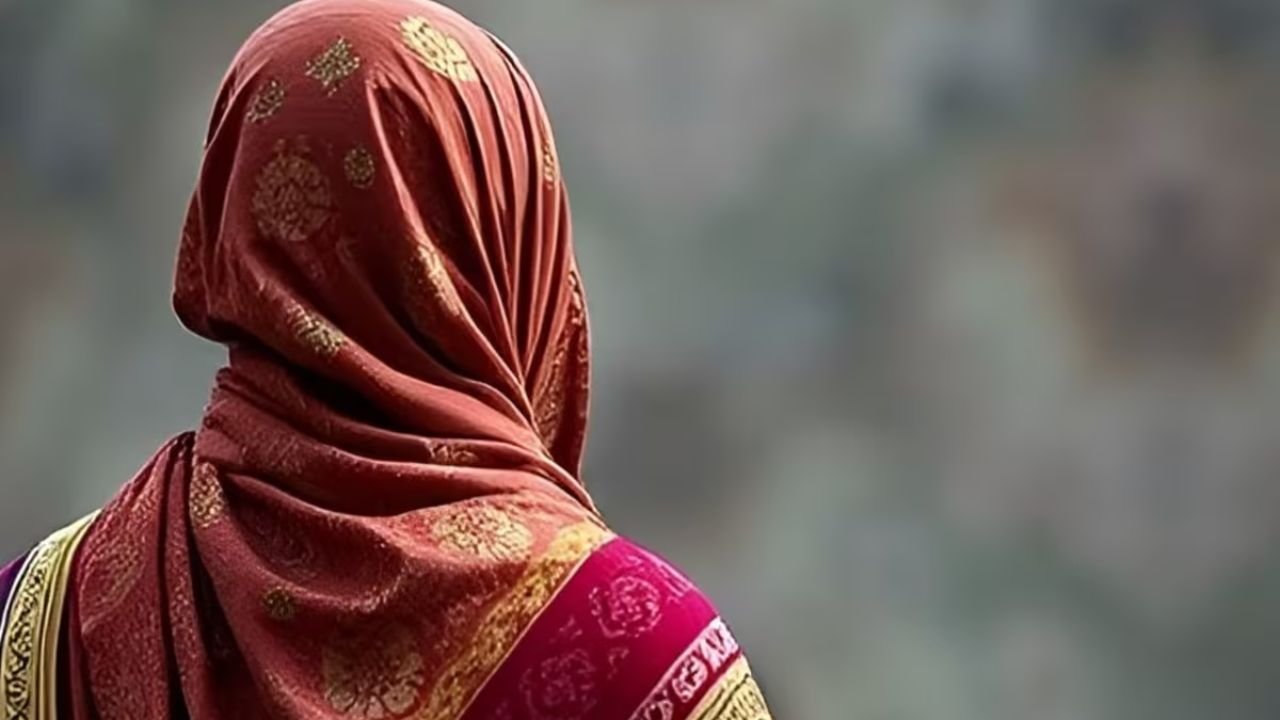 बीपीएससी शिक्षिका पत्नी ने दो युवकों को बुला पति को खूब पिटवाया, थाने पहुंची शिकायत