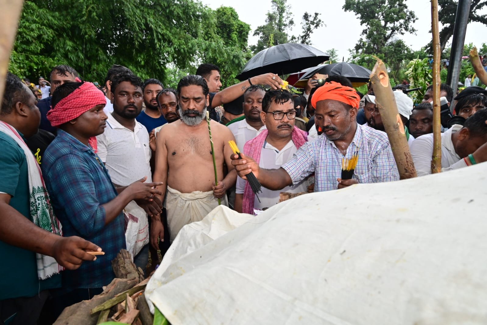 hemant soren in last rite of shibu soren