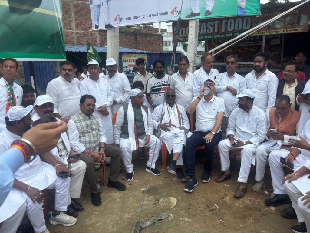 वोटर अधिकार में शामिल होने बिहार पहुंचे पूर्व सांसद धीरज प्रसाद साहू, कहा-'मतदाताओं के अधिकार का हनन बर्दाश्त नहीं' 4 WhatsApp Image 2025 08 20 at 06.47.36 a3e7ee74