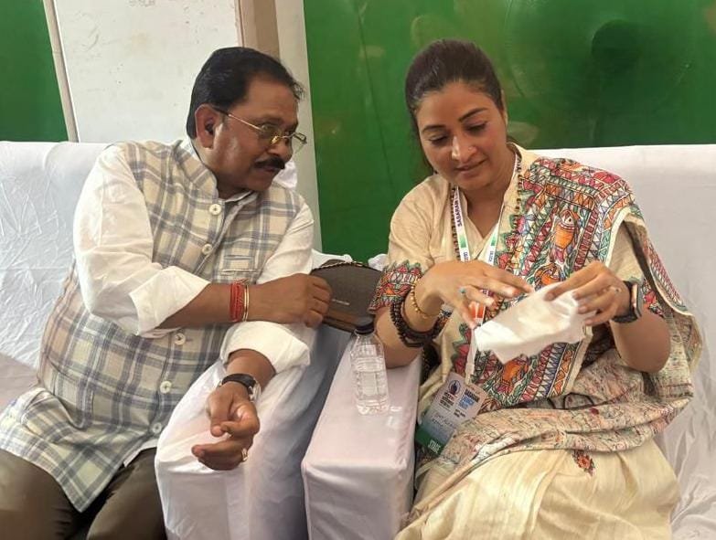 वोटर अधिकार में शामिल होने बिहार पहुंचे पूर्व सांसद धीरज प्रसाद साहू, कहा-'मतदाताओं के अधिकार का हनन बर्दाश्त नहीं' 3 WhatsApp Image 2025 08 20 at 06.47.40 dc6cbbb5