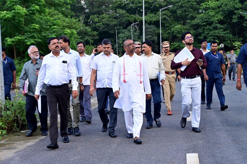 स्मार्ट सिटी में बन रहे कन्वेंशन सेंटर का मुख्यमंत्री हेमंत सोरेन ने लिया जायजा, 2018 से शुरु हुआ काम अभी तक नहीं हुआ खत्म 3 WhatsApp Image 2025 08 25 at 18.57.53