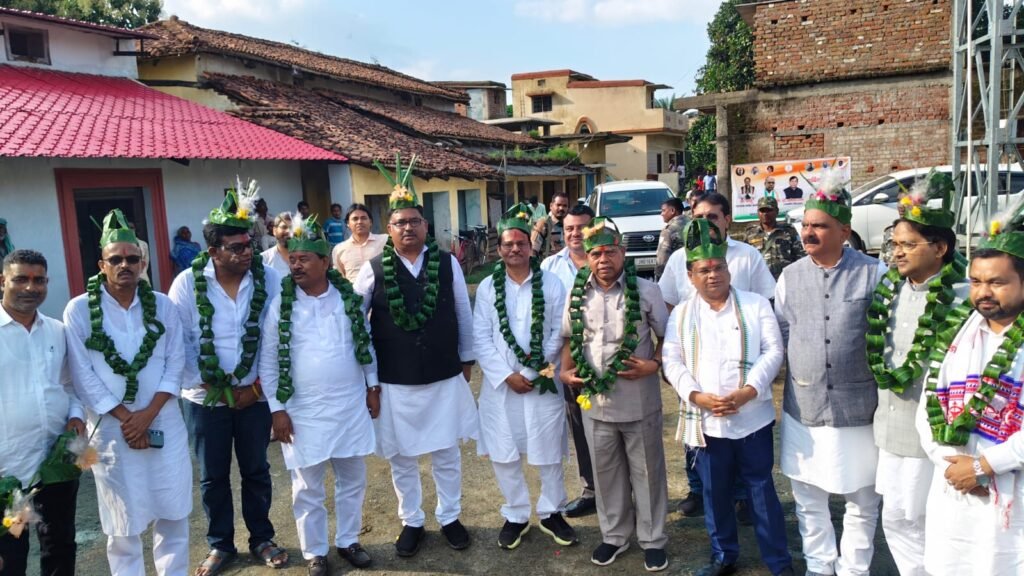 झारखंड कांग्रेस प्रभारी के. राजू का लोहरदगा दौरा,पारंपरिक रीति रिवाज के साथ किया गया स्वागत 3 WhatsApp Image 2025 08 26 at 20.14.54 cffab289