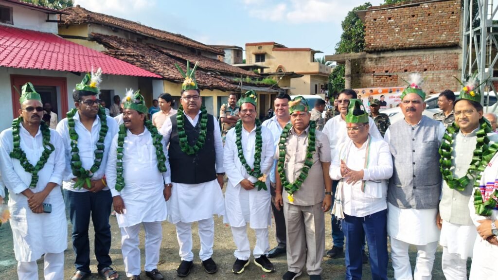 झारखंड कांग्रेस प्रभारी के. राजू का लोहरदगा दौरा,पारंपरिक रीति रिवाज के साथ किया गया स्वागत 2 WhatsApp Image 2025 08 26 at 20.14.55 715f145b