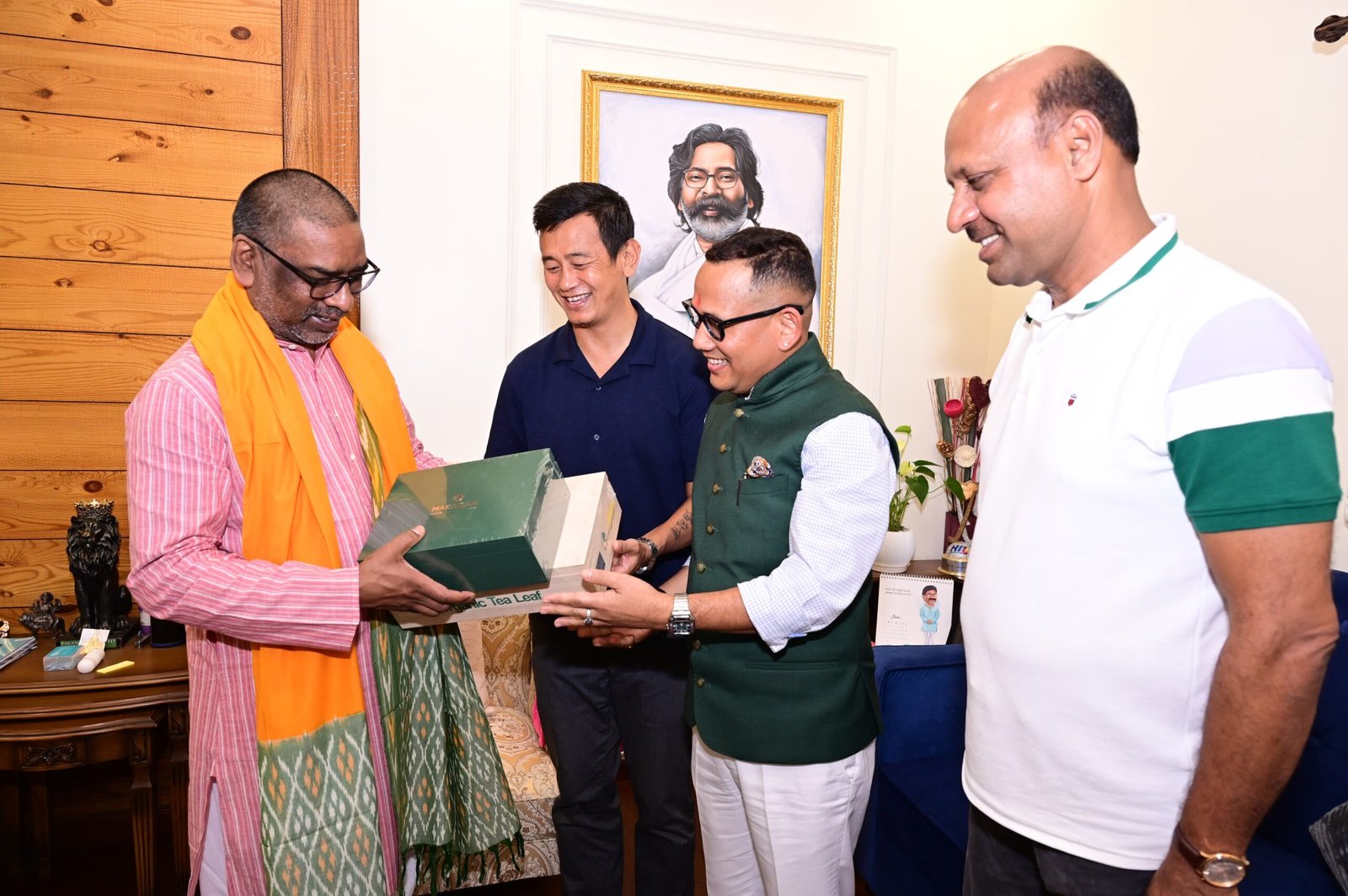 vaichung bhutia meet hemant soren