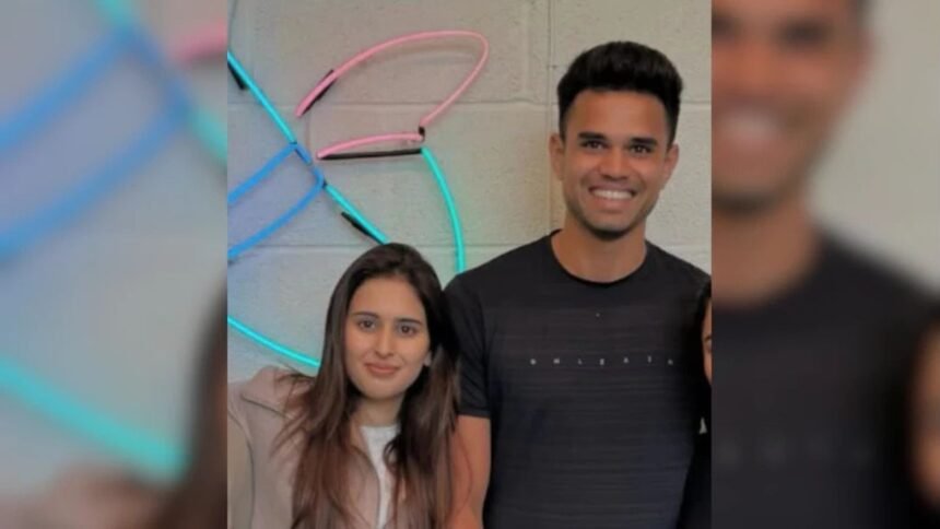 सचिन तेंदुलकर के बेटे अर्जुन ने की सगाई, जानिये कौन हैं सानिया चंडोक जो बन गई मंगेतर 1 सचिन तेंदुलकर के बेटे अर्जुन ने की सगाई, जानिये कौन हैं सानिया चंडोक जो बन गई मंगेतर