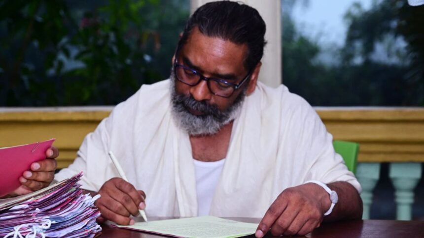 गांव से चल रही हैं हेमंत की सरकार, नेमरा में मुख्यमंत्री ने लिया दिशोम गुरू के सपनों को पूरा करने का संकल्प