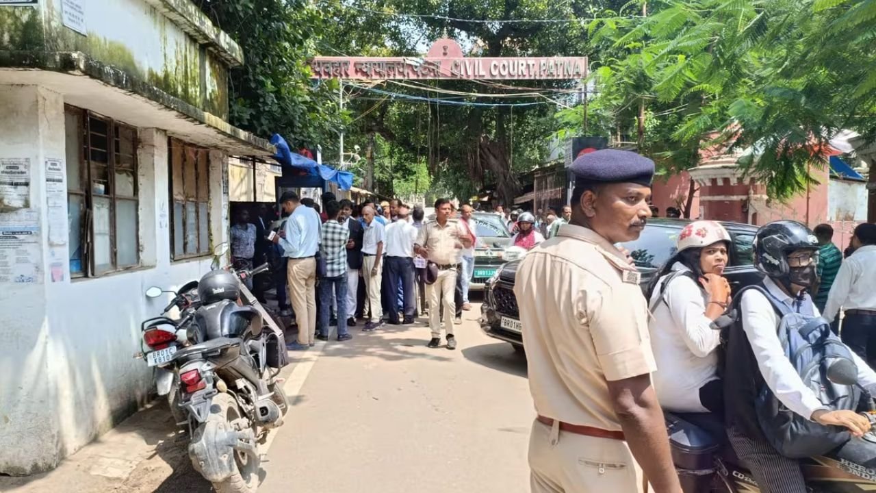 पटना सिविल कोर्ट को ई-मेल के जरिए बम से उड़ाने की धमकी मिली,जज-वकील काम छोड़कर बाहर निकले