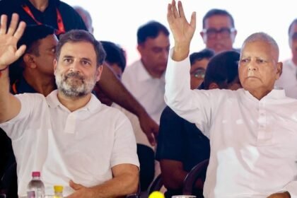 "लागल-लागल झुलनिया में धागा, बलम कलकत्ता चला" राहुल गांधी के सामने पुराने अंदाज में दिखे लालू यादव