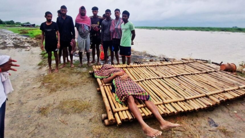 साहिबगंज में गंगा नदी में बड़ा हादसा, नाव पलटने से एक की मौत, 3 लापता, चूहा मारने गए थे दियारा