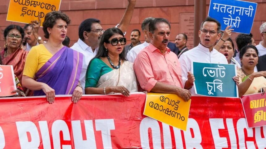 SIR पर संसद से सड़क तक संग्राम, 25 दलों के 300 सांसदों का मेगा मार्च, पुलिस ने नहीं दी इजाजत