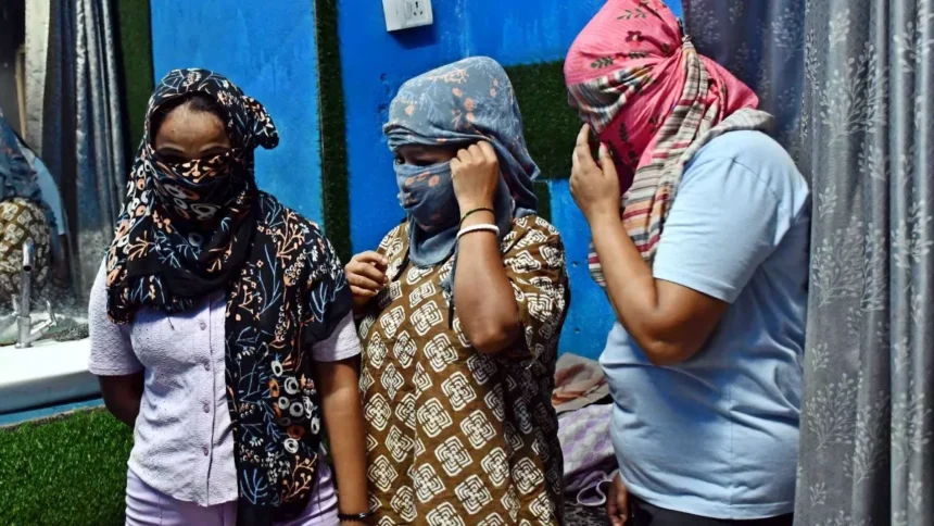 मेंस पार्लर और स्पा सेंटर में चल रहा था देह व्यापार का धंधा, पुलिस ने की छापेमारी तो मचा हड़कंप, संचालक समेत 6 पकड़े गए