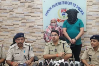 मैक्सीजोन के निदेशक और उनकी पत्नी 6000 करोड़ की ठगी मामले में अरेस्ट, ट्रेन के अंदर से खींचकर लाई पुलिस