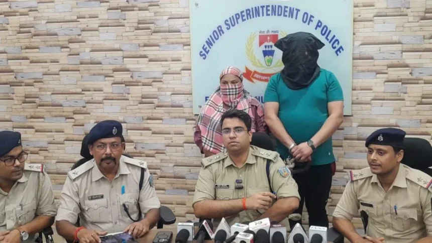 मैक्सीजोन के निदेशक और उनकी पत्नी 6000 करोड़ की ठगी मामले में अरेस्ट, ट्रेन के अंदर से खींचकर लाई पुलिस