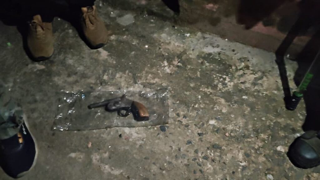 रामगढ़ के ज्वेलरी शॉप में लूटपाट, अपराधियों ने फायरिंग कर मचाया तांडव
