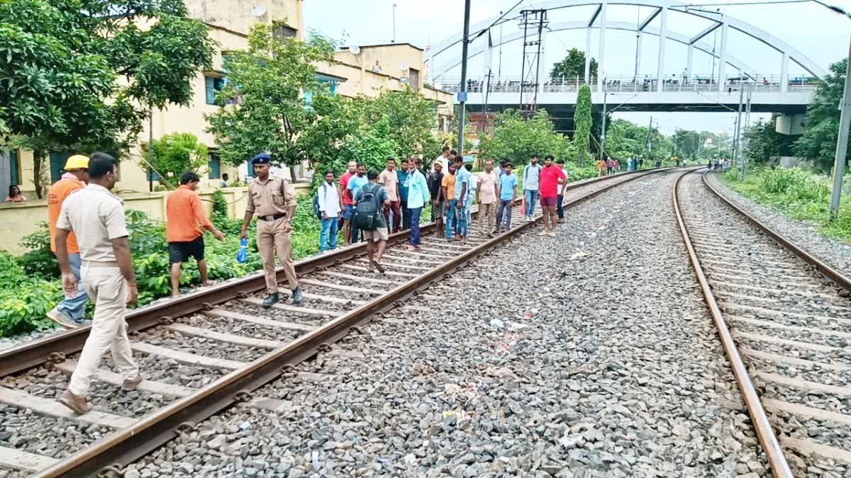 बिहार के मुजफ्फरपुर में दिल दहलाने वाली घटना, रेलवे ट्रैक पर मिला दो बहनों का शव, दोनों बैंक में थीं अधिकारी