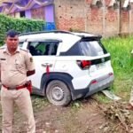 शराब से लदी कार ने तीन को कुचला, दो छात्राओं की मौत