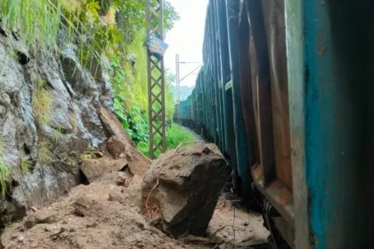 गया-कोडरमा रेललाइन पर भूस्खलन, बिहार आने-जाने वाली कई ट्रेनें लेट