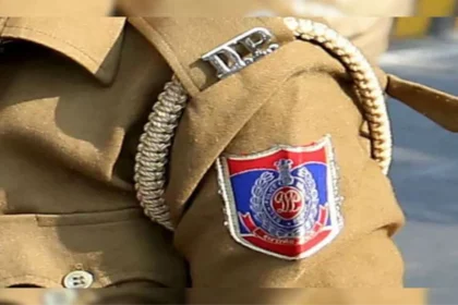 दिल्ली पुलिस के जवान पर छापेमारी के दौरान महिला से बदसलूकी का आरोप, अधिकारियों ने की कार्रवाई