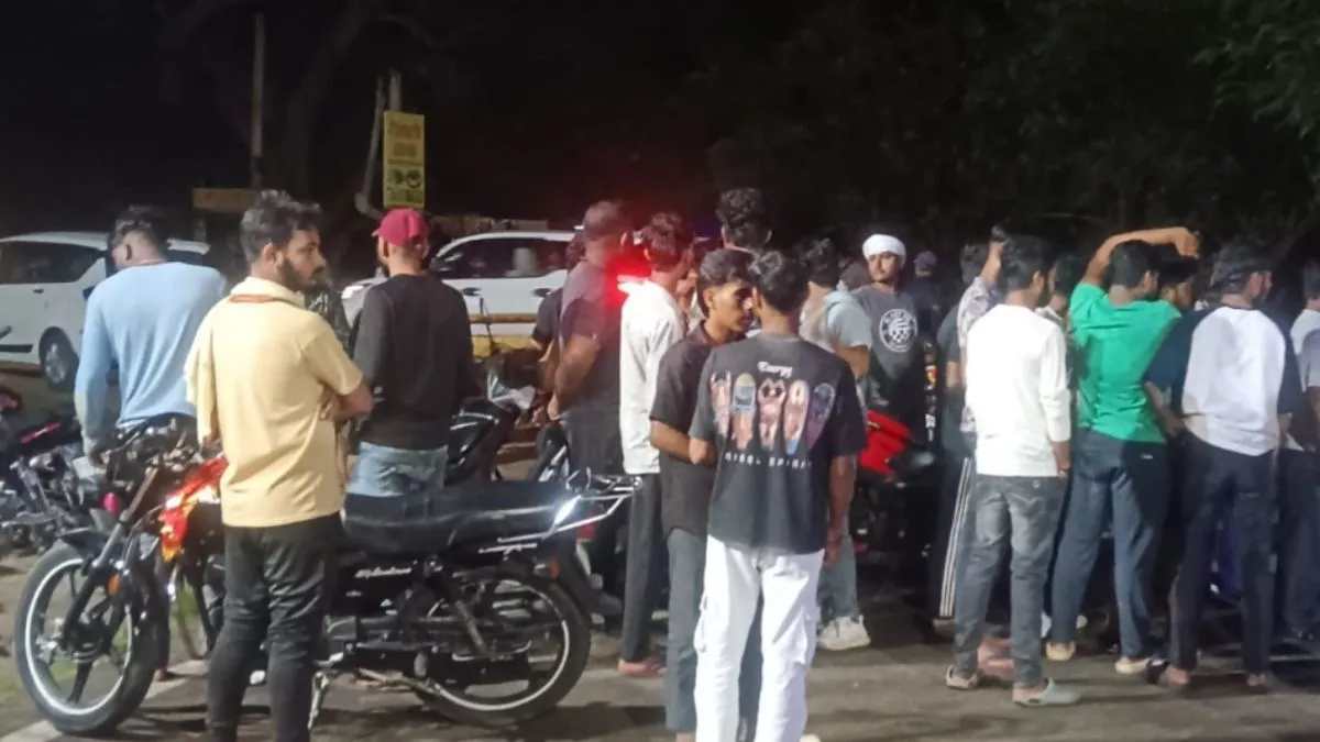 रांची के धुर्वा में दो पक्षों के बीच फायरिंग, गाड़ियों में तोड़फोड़, एक को लगी गोली