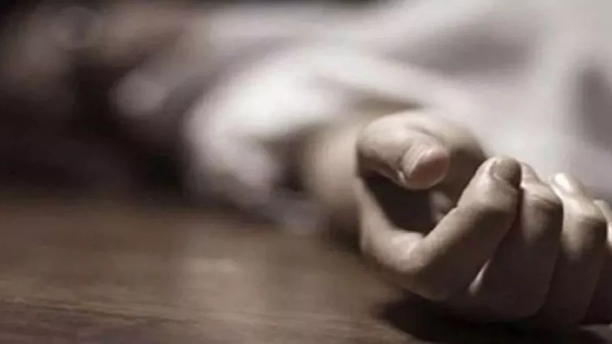 थिनर को पानी समझकर पीने से बच्चे की मौत, पिता की एक गलती ने ले ली मासूम की जान 1 थिनर को पानी समझकर पीने से बच्चे की मौत, पिता की एक गलती ने ले ली मासूम की जान