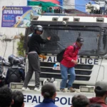 नेपाल में फेसबुक-एक्स-यूट्यूब बैन को लेकर बवाल, संसद भवन के गेट पर प्रदर्शन के बाद अब तब 20 की मौत, गृह मंत्री ने की इस्तीफे की पेशकश