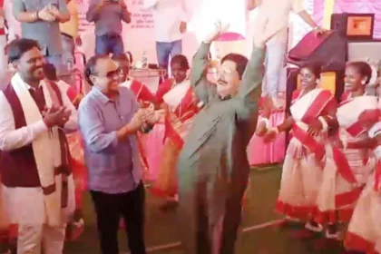डम डम डिगा डिगा गाने पर झूमने लगे हेमंत सोरेन के मंत्री और विधायक, वीडियो हुआ सोशल मीडिया वायरल