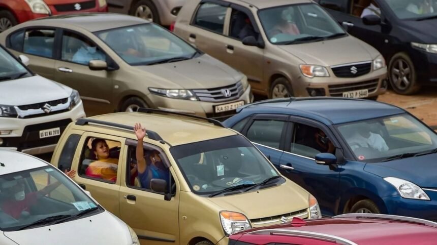 गाड़ी मालिकों के लिए खुशखबरी, 20 साल पुराने वाहन अब नहीं होंगे कबाड़, केंद्र ने जारी किया नया नियम 1 गाड़ी मालिकों के लिए खुशखबरी, 20 साल पुराने वाहन अब नहीं होंगे कबाड़, केंद्र ने जारी किया नया नियम