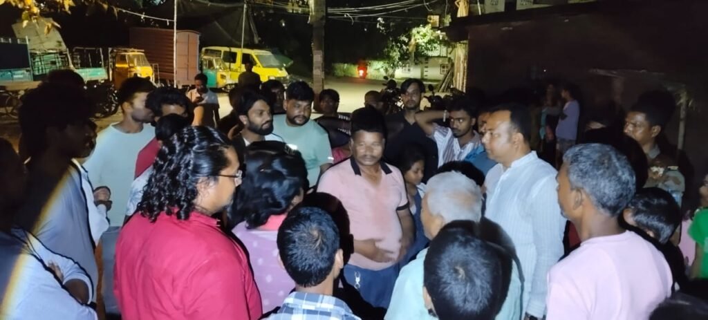 रांची में तेज रफ्तार बोलेरो ने 2 साल की बच्ची को लिया चपेट में, सड़क पर उतरकर लोगों ने किया उग्र प्रदर्शन