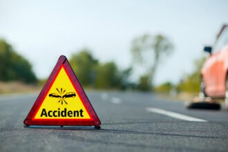 नशे में धुत निलंबित सीओ ने शिव बारात में घुसाया थार, पुलिस हिरासत में लिये गए प्रमोद कुमार