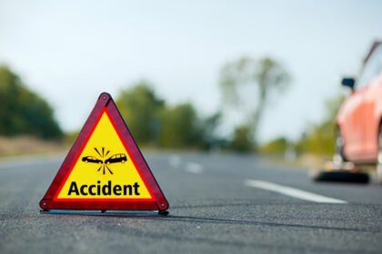 हजारीबाग के बरही में भीषण सड़क हादसा, तीन की मौत, 6 घायल