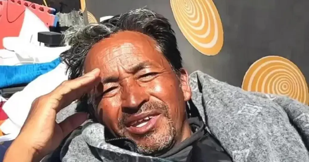 सोनम वांगचुक पर लेह हिंसा को लेकर बड़ा एक्शन, केंद्र सरकार ने NGO का विदेश से फंडिंग लेने वाला लाइसेंस कैंसिल