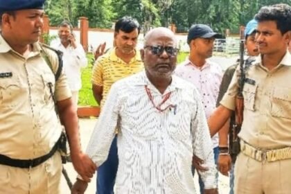 बिहार में निगरानी की बड़ी कार्रवाई,रोहतास में आदेशपालक एक लाख रुपये घूस लेते रंगे हाथ गिरफ्तार