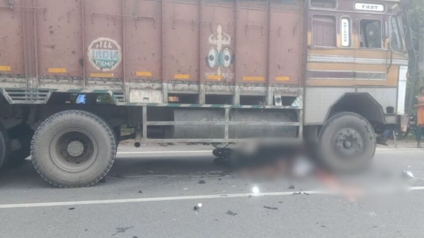 रांची-सिमडेगा रोड़ पर दर्दनाक हादसा, ट्रक की चपेट में आए दो युवक, एक की मौत 1 रांची-सिमडेगा रोड़ पर दर्दनाक हादसा, ट्रक की चपेट में आए दो युवक, एक की मौत