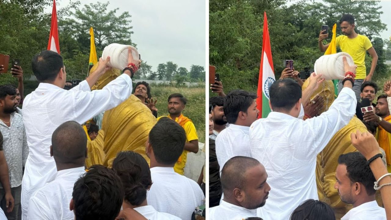 महात्मा गांधी की प्रतिमा पर BJP का टोपी-झंडा शुरू हुआ विवाद, तेजप्रताप यादव ने मूर्ति को दूध और गंगाजल से धोकर किया शुद्ध
