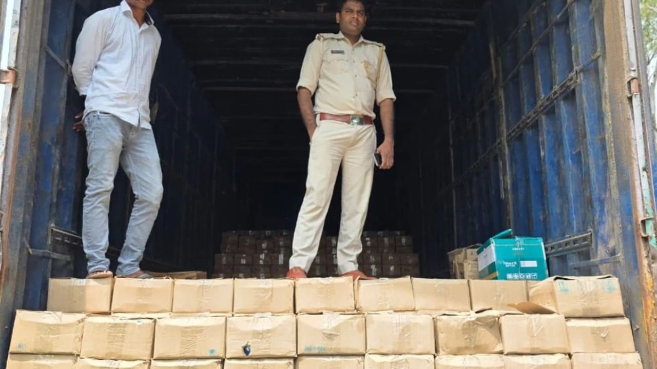 सिमडेगा में एक करोड़ की अवैध शराब बरामद, पुलिस ने एक को किया गिरफ्तार
