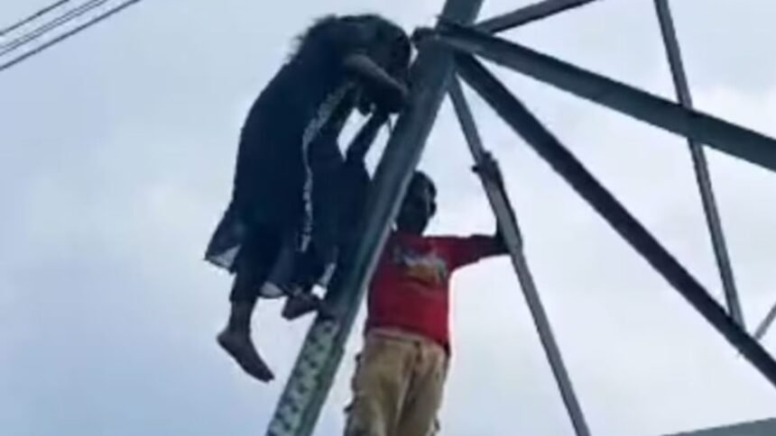 बॉयफ्रेंड से लव मैरेज के लिए हाईटेंशन टावर पर चढ़ी लड़की, बिहार में हुआ हाईवोल्टेज ड्रामा