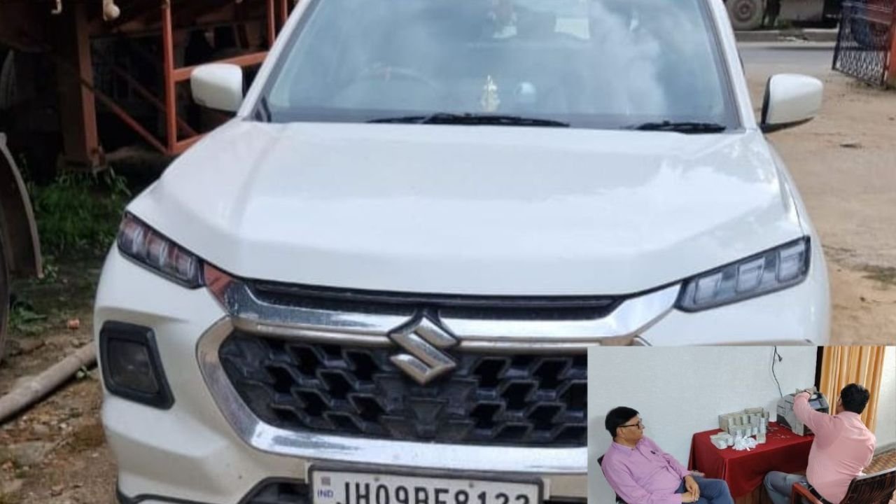 झारखंड में कार से मिला 51 लाख रुपये कैश, आयकर विभाग की टीम कर रही है जांच