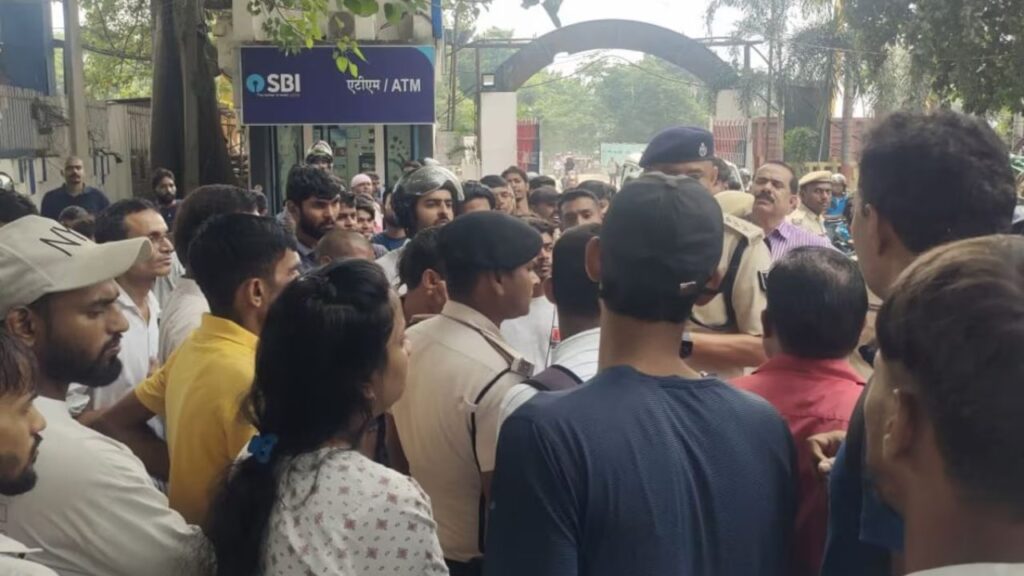 पटना के लोक अदालत में जमकर हुआ हंगामा, ट्रैफिक चालान का निपटारा नहीं होने से भड़के लोग