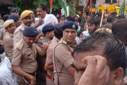 पटना में मुख्यमंत्री आवास का घेराव करने जा रहे यूथ कांग्रेस के वर्करों पर लाठीचार्ज, भागलपुर में अडाणी को फ्री में जमीन देने का विरोध